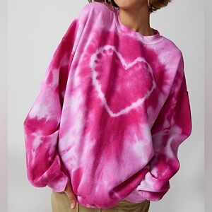Urban Renewal Remade Heart Tie-Dye Crew Neck Sweatshirt Pinks